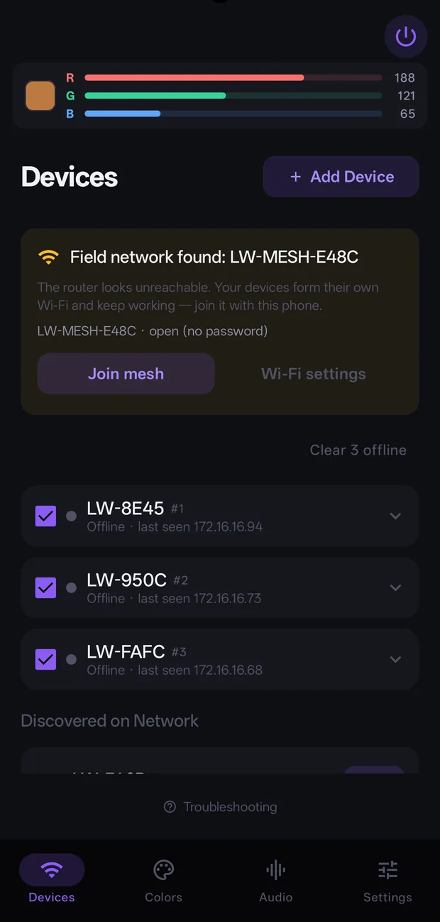 Devices tab: wall cards with signal levels and the field-network banner.